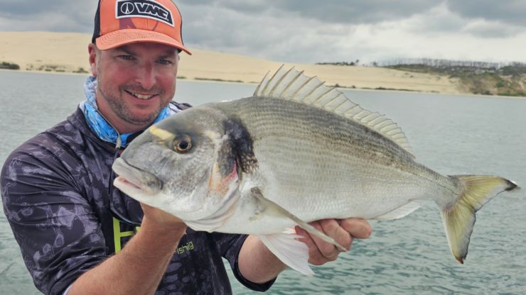 🎣 Pêche de la Daurade Royale au Bassin d’Arcachon : Techniques, Spots & Conseils 🎣